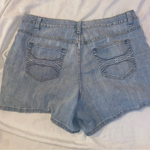 Envision Studio Denim  Shorts Size 18 - Picture 3 of 5